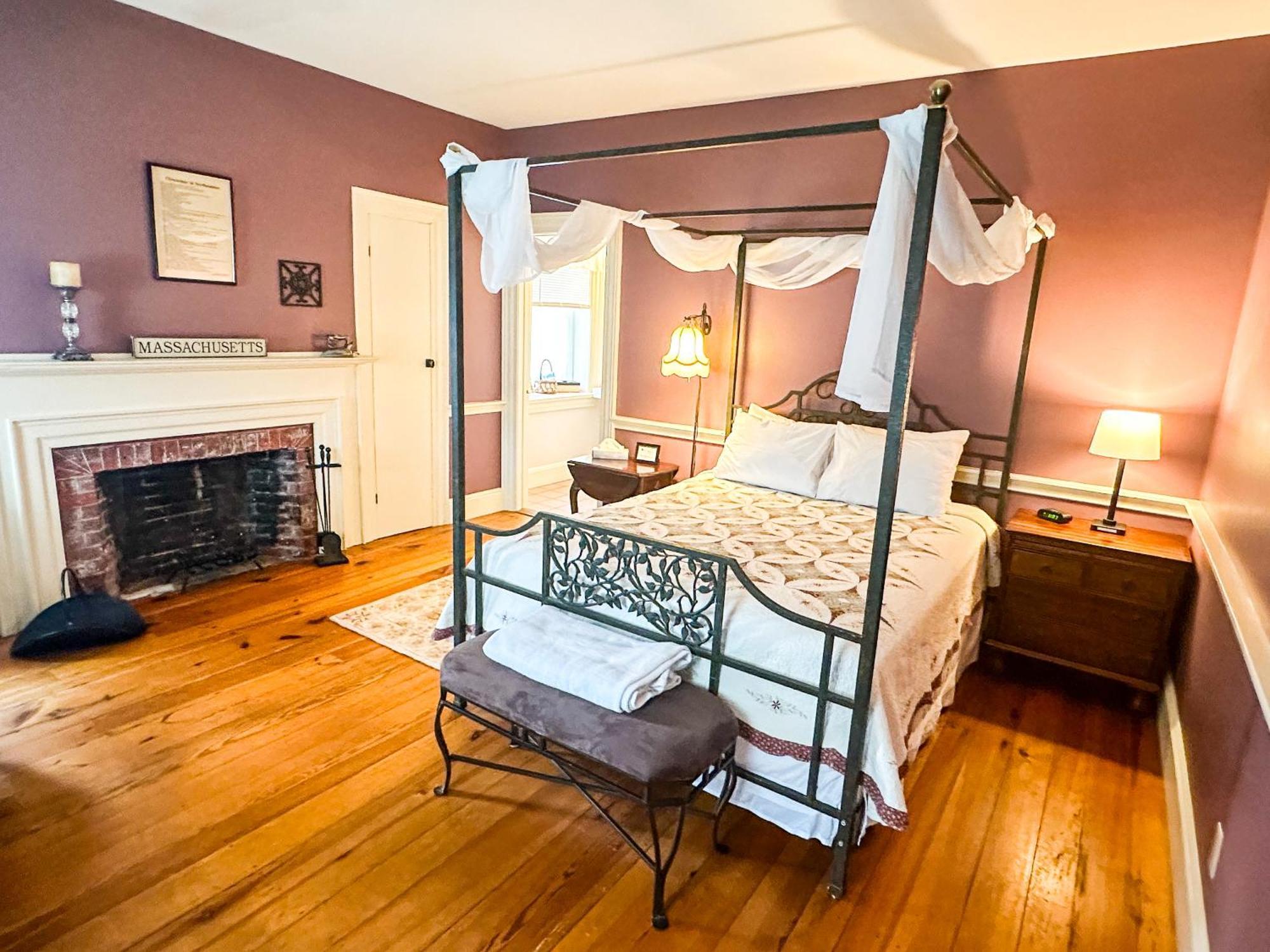 The Black Walnut Inn アマースト エクステリア 写真