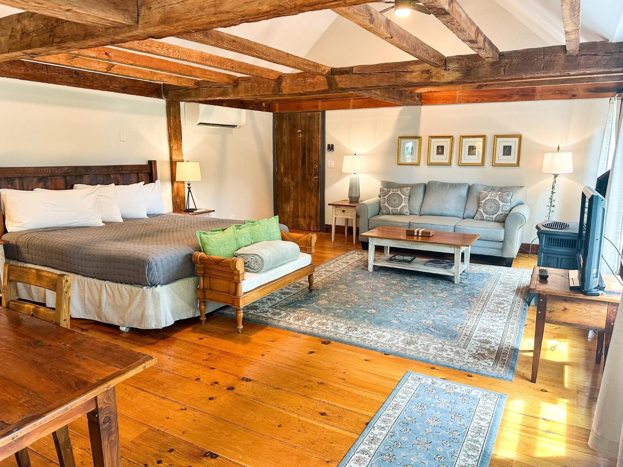 The Black Walnut Inn アマースト エクステリア 写真