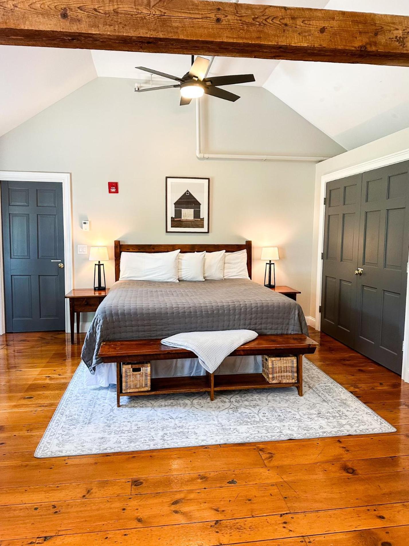 The Black Walnut Inn アマースト エクステリア 写真
